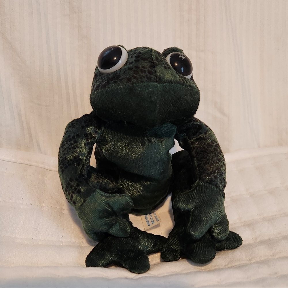 ***RETIRED*** "Freddy the Frog" by Dandee. Vintage